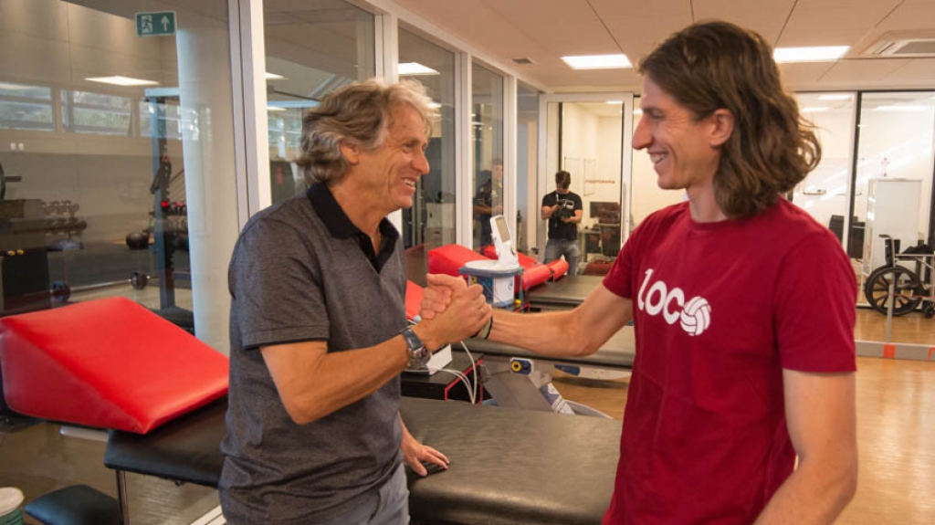 Filipe Lu&iacute;s faz avalia&ccedil;&atilde;o no CT do Flamengo