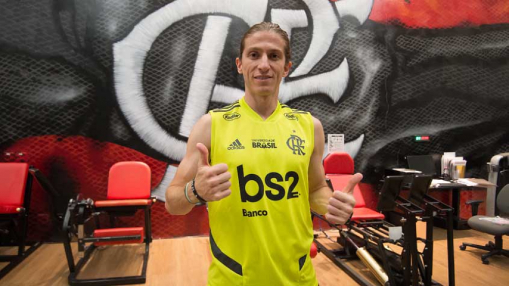 Filipe Luís faz avaliação no CT do Flamengo