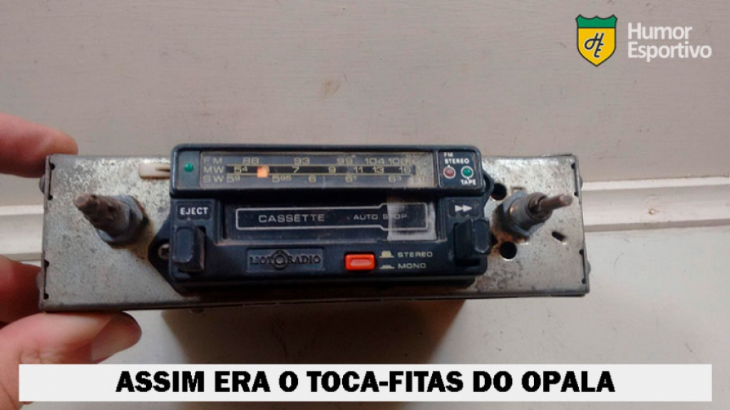 O mundo em 1981 - Era poss&iacute;vel ouvir as fitas cassete no som do carro. Era comum retirar o r&aacute;dio de dentro do autom&oacute;vel para evitar furtos do equipamento