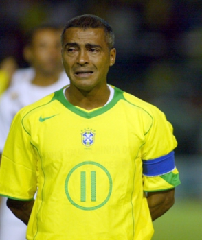 Romário chora em sua despedida com a camisa da Seleção Brasileira, em 2005