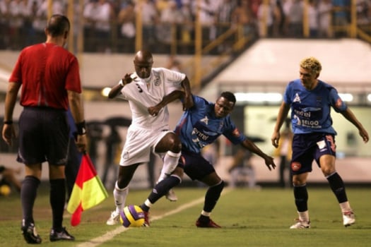 No ano de 2007, o Santos passou pelo Blooming, da Bolívia, com goleada na Vila