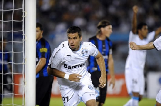 Também em 2011, o Grêmio passou pelo uruguaio Liverpool