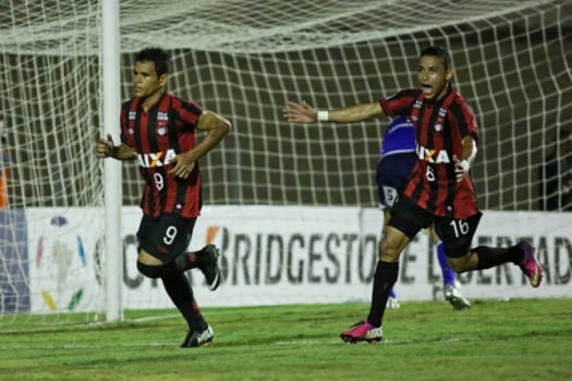 Em 2014, o Atlético-PR encarou os peruanos do  Sporting Cristal