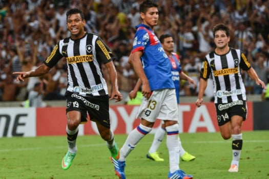 O Botafogo de Wallyson passou pelo Deportivo Quito, do Equador, em 2014