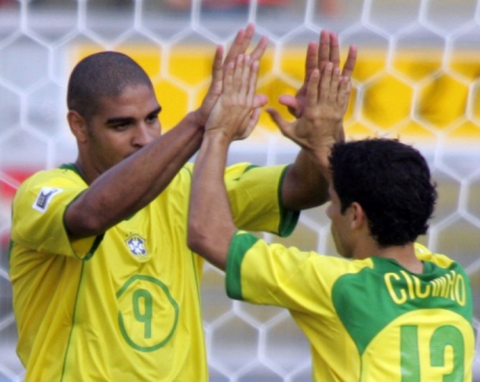 Na semi da Copa das Confederações de 2005 contra a Alemanha, mais um gol de Adriano