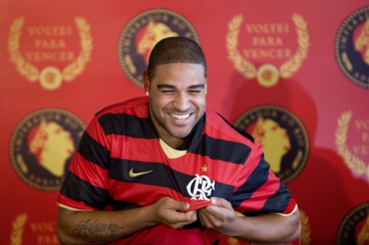 No ano de 2009, Adriano voltou para casa e acertou com o Flamengo