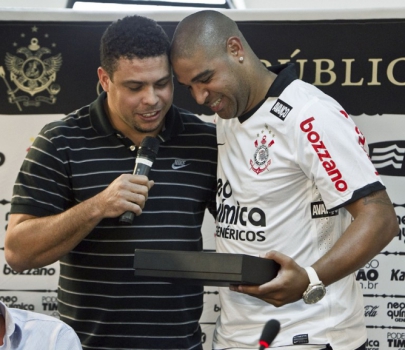 Em 2011, o Corinthians apostou em Adriano, que ficou mais tempo lesionado do que em campo no time