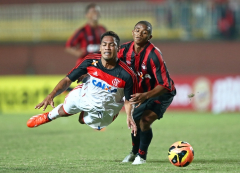 Atlético-PR x Flamengo - Hernane (Foto: Heuler Andrey/AGIF)