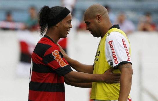 Ronaldinho Gaúcho e Adriano Imperador em amistoso entre Flamengo e Corinthians