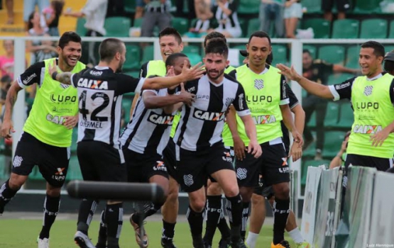 Guilherme Queiroz vibra com primeiro gol com a camisa do Figueirense (Foto: Divulgação/Figueirense FC)