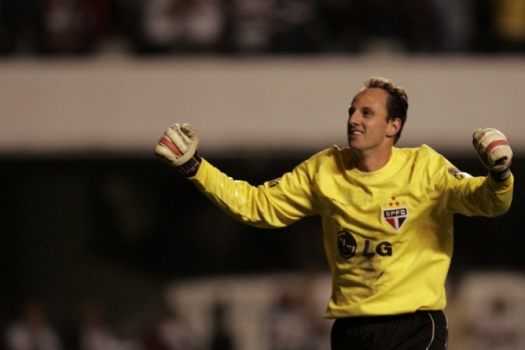 Rogério Ceni brilhou pelo São Paulo e levou o time a conquista do Mundial de Clubes-05