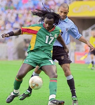O senegalês Ferdinand Coly, que jogou a Copa de 2002, com seus dreadlocks