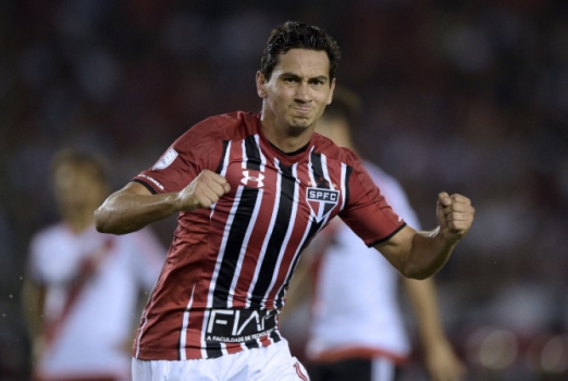 Em boa fase, Ganso é o maestro do meio de campo do São Paulo