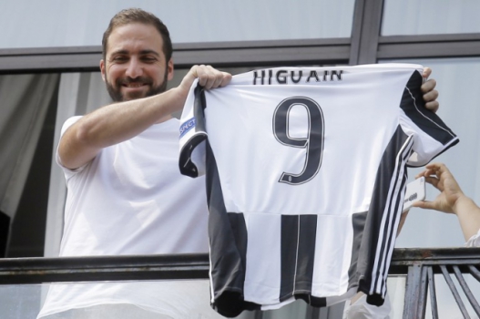 Higuain foi contratado pela Juventus por 90 milhões de euros