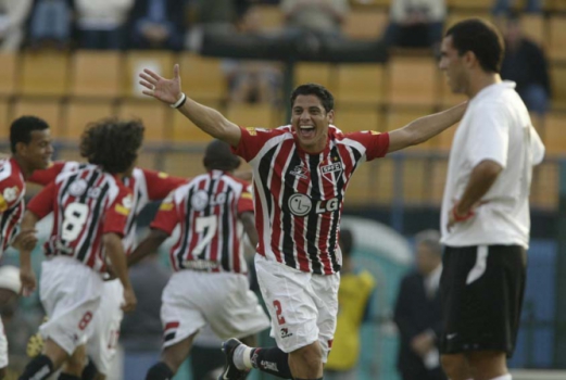 Corinthians x São Paulo - Cicinho comemora