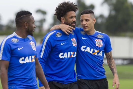 Treino do Corinthians - Willians, Cristian e Guilherme Arana