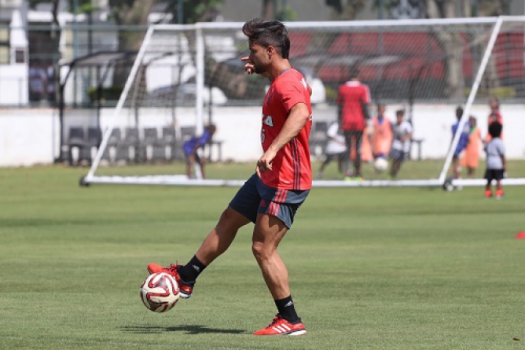 Diego em ação com crianças na Gávea