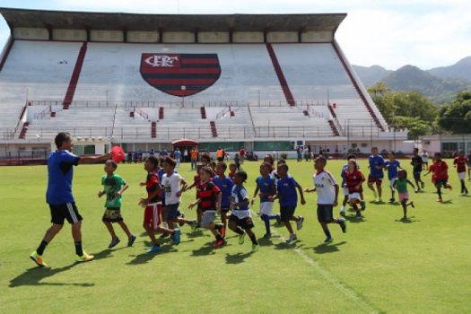 Diego em ação com crianças na Gávea