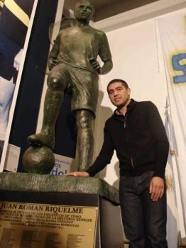 Riquelme - Estátua na Bombonera