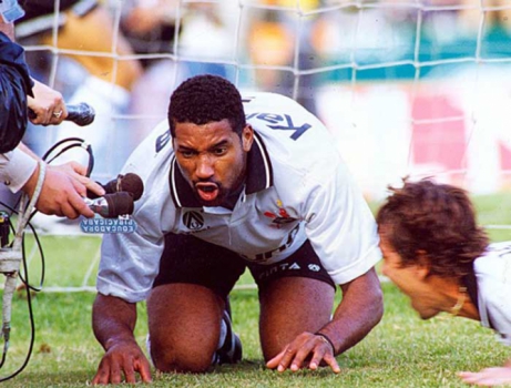 Viola imitando porco pelo Corinthians