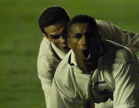 Viola imitando leão pelo Santos, contra o Sport