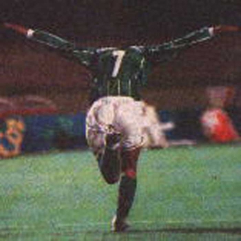 Viola imitando gavião pelo Palmeiras, contra o Corinthians