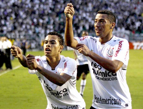 Dentinho e Ralf 'pescando' peixe