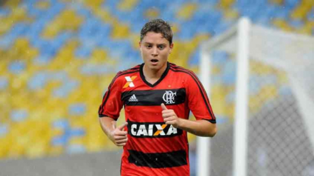 Adryan (Meio-campo)