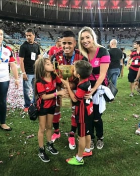 Juliane Winiarski, mulher do Everton