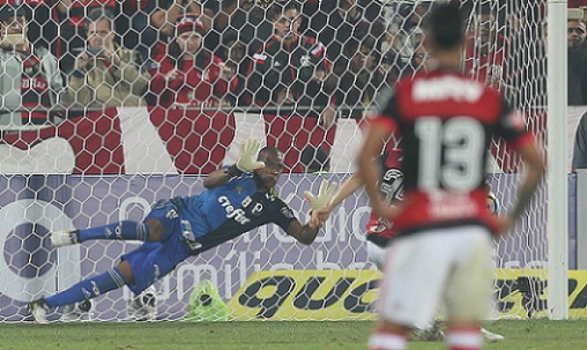 Jailson brilhou na volta ao Palmeiras, contra o Flamengo