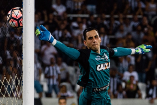 O goleiro Gatito Fernández, do Botafogo, também sofre com a má campanha paraguaia
