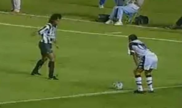 Não foi comemoração de gol nem título, mas a rebolada de Edmundo diante de Gonçalves na decisão do Carioca de 1997 entrou para a história