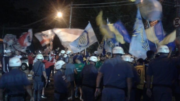 Torcidas de São Paulo e Rosario Central se uniram no Morumbi