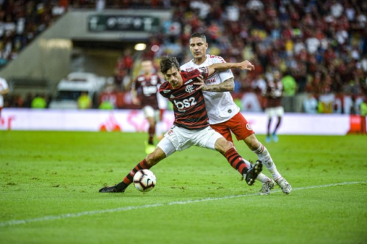 Flamengo x Internacional - Rodrigo Caio e Guerrero