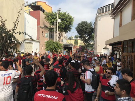 Torcida do Flamengo em Lima, no Peru