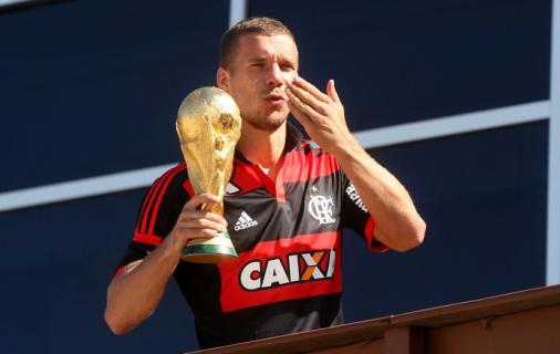 Xodó da torcida do Flamengo, Podolski detona Paulo Sousa: ‘Nos enganou e decepcionou’