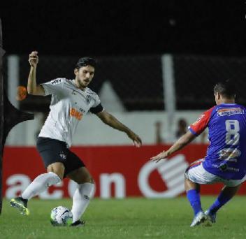 Qual o jogador do Galo perdeu o pênalti?