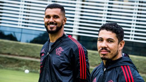 Da base ao profissional: preparador de goleiros e roupeiro celebram trajetória de títulos no Flamengo