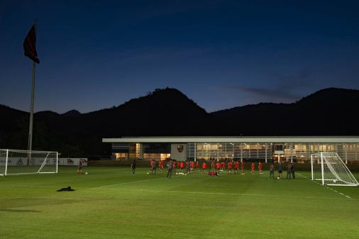 Na inauguração dos refletores no CT, Flamengo encerra preparação para enfrentar o Corinthians