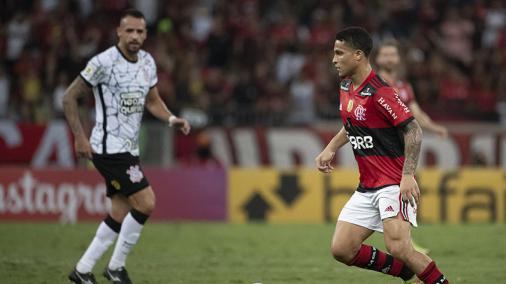 Gomes se emociona após se destacar pelo Flamengo e ver festa da torcida: ‘Estou realizando um sonho’