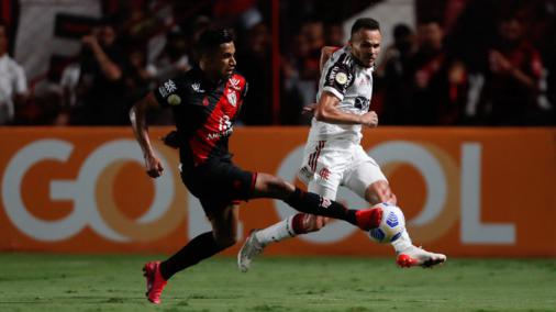 Renê cobra reflexão ao elenco do Flamengo por atitudes ‘tanto dentro quanto fora de campo’