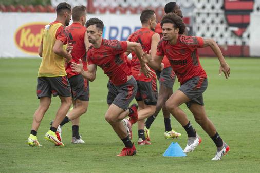 Goleiro, zagueiro e volante: Paulo Sousa já identificou carências no elenco do Flamengo; saiba mais!