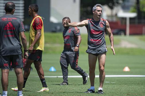 Estrela do Flamengo elogia início de trabalho de Paulo Sousa: ‘Muito respeitado por todos jogadores’