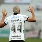 ATUAÇÕES Estreante Mandaca é o destaque de vitória do Corinthians no