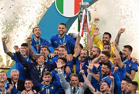Itália e Inglaterra fazem o 1º clássico de campeãs da Copa