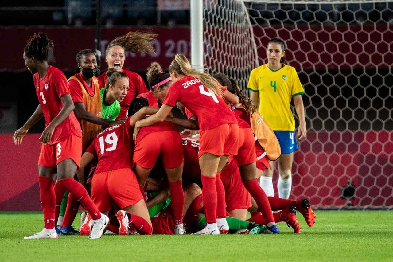 Futebol feminino eliminado e esperança no boxe: confira as imagens do dia 6  dos Jogos de Tóquio - ISTOÉ Independente