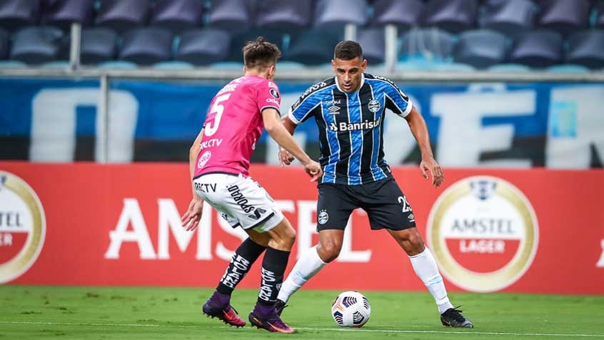 Retrospectiva LANCE!: antes sinônimo de solidez, defesa do Grêmio teve  rendimento ruim em 2021