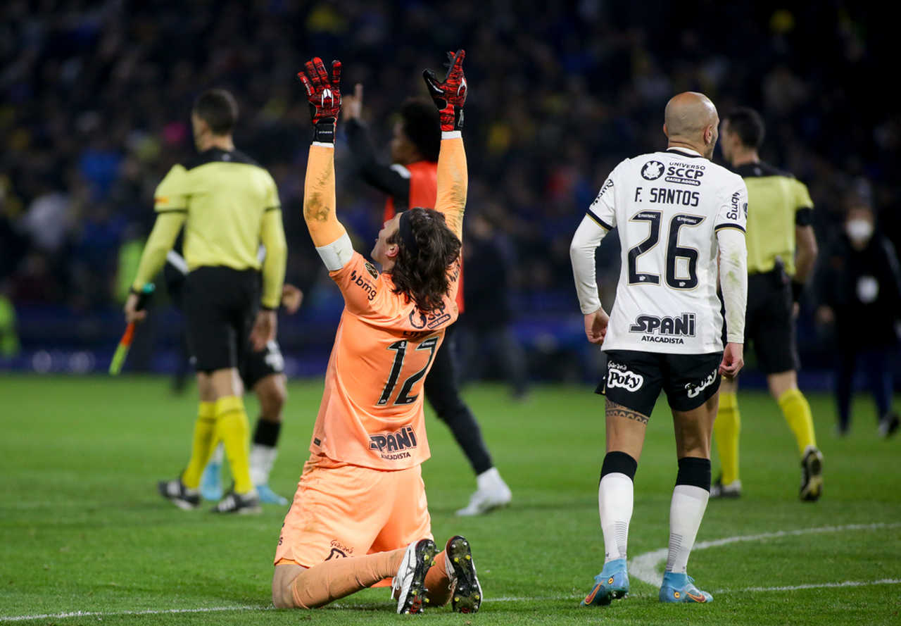 Lance - CÁSSIO É CORINTHIANS! 🧤⚽🦅 No dia do goleiro, Cássio escreve mais  uma vez seu nome na história do Timão. Ídolo máximo! 👏👏 #corinthians # cássio #goleiro