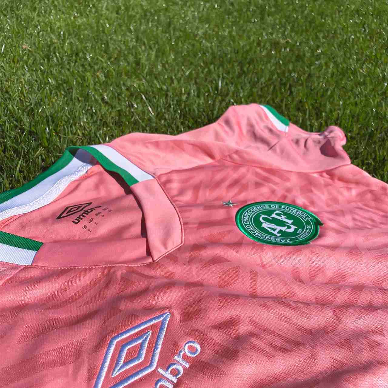 Umbro lança camisas especiais para Athletico, Avaí, Chape