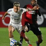 ATUAÇÕES Defesa abusa dos erros em derrota do Santos para o Newells